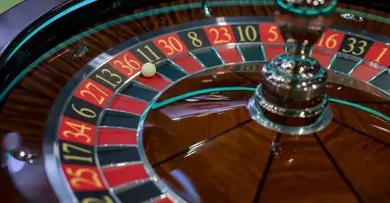 Giao diện nền tảng rr99 với sportsbook và casino trực tuyến cho người Việt